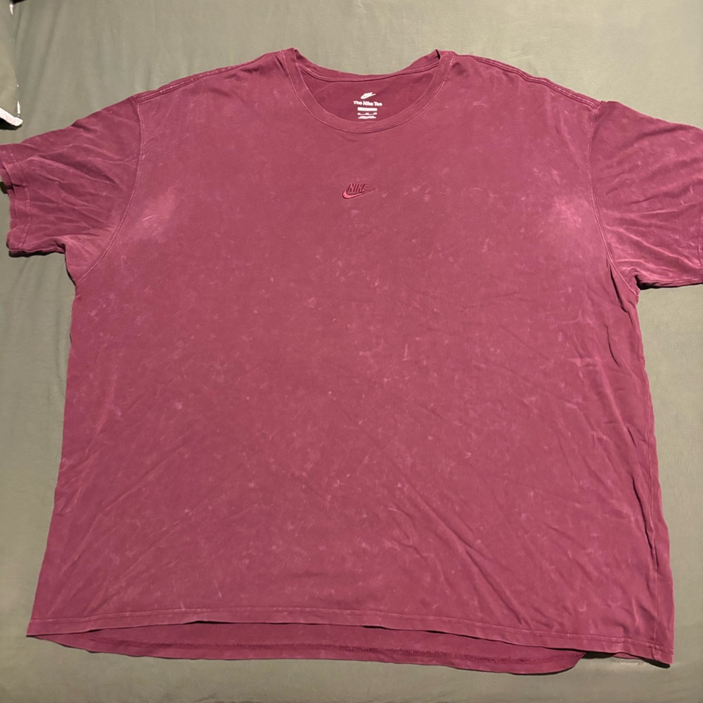 Nike Men's Burgundy Short Sleeve Tee